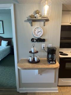 Spacious 2 bedroom Direct Ocean Front Condo, Corner Unit, Balconies HSS 5th FL - Myrtle Beach - 2