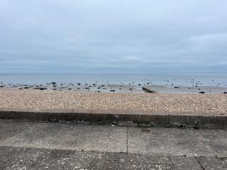 Step onto the beach at 7 Aldwick Avenue - Bersted - 2