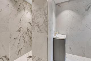 NEW - 2 Bed Flat - West Kensington Station - Private Garden - Londra - 8