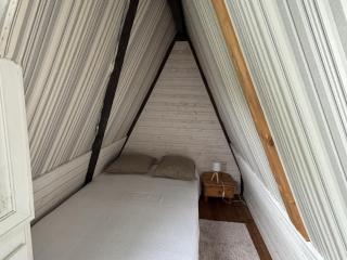 Appartement atypique sous les toits avec parking - FR-1-712-95 - 7