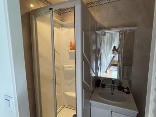 Appartement atypique sous les toits avec parking - FR-1-712-95 - 3