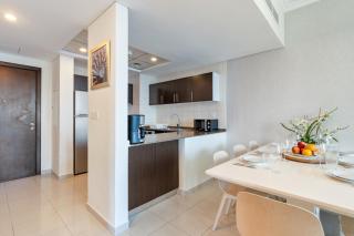 Top Marina Views 4 BRs - Walk to Beach, Mall, Tram - 5