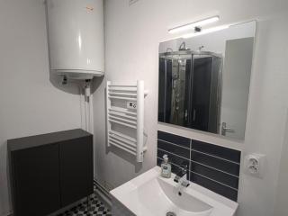 Studio cabine rénové avec vue sur le centre, WiFi et animaux acceptés - FR-1-787-117 - 3