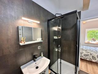 Domek w Lesie z Parkingiem i Jacuzzi w Leliwie by Noclegi Renters - - 8