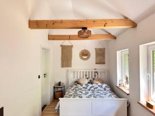 Domek w Lesie z Parkingiem i Jacuzzi w Leliwie by Noclegi Renters - - 9