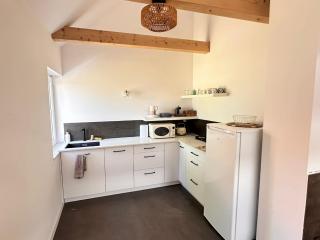 Domek w Lesie z Parkingiem i Jacuzzi w Leliwie by Noclegi Renters - - 6