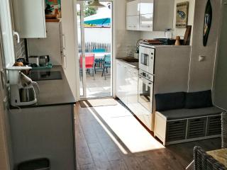 Maison Noirmoutier entre Bourg et Plage, 4/6 pers, jardin, parking, TV, WiFi - FR-1-823-70 - 2