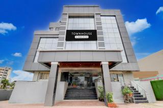 Super Townhouse Chakan MIDC Pune Formerly Renuka Executive - Chakan - 0