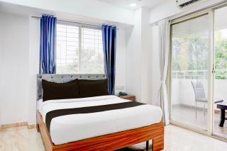Super Townhouse Koregaon Park Formerly Red Velvet Suite - Pune - 3
