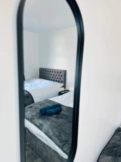 Southsea 4-Bed Seaside Retreat- Sleeps 11 & Garden - 4
