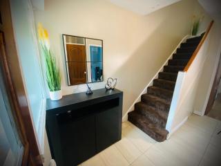 Modern-PetFriendly-privateGarden-Family-20MinToLDN - Stevenage - 6