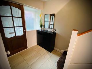 Modern-PetFriendly-privateGarden-Family-20MinToLDN - Stevenage - 3
