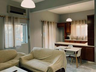 Spacious 2 Bd Apt in Quiet Troezen Village - - 3
