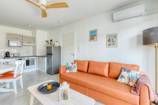 2-Bedroom Apartment with Pool Parking & Balcony - Le Lavandou - 8