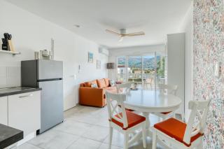 2-Bedroom Apartment with Pool Parking & Balcony - Le Lavandou - 3