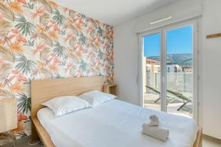 2-Bedroom Apartment with Pool Parking & Balcony - Le Lavandou - 2