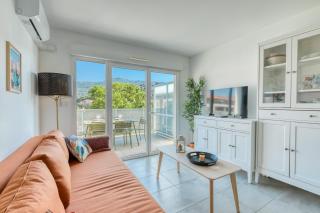 2-Bedroom Apartment with Pool Parking & Balcony - Le Lavandou - 5