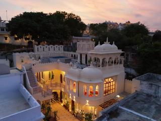 SaffronStays Rang Havelii Super Deluxe - Udaipur - 0
