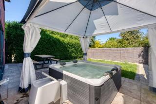 3BR Home nr M6 Hot Tub Parking & Garden - Curdworth - 9