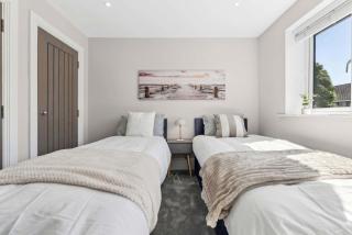 3BR Home nr M6 Hot Tub Parking & Garden - Curdworth - 1
