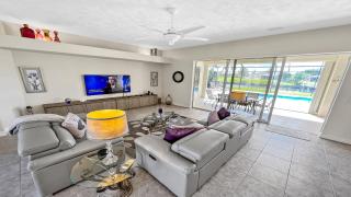 Timeout -south facing terrace with large pool - 6