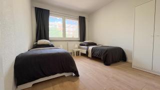 Ganze Wohnung mit TV, Internet, Parkplatz, Waschmaschine, Küche, Balkon, Restaurants und Supermarkt - Halle-sur-Saale - 7