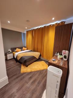 Home Away from Home - Luton - 8
