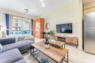 Lake-Facing Studio with Balcony, Near Meaisem Mall, The Crescent C, Dubai Production City by Deluxe Holiday Homes - 0