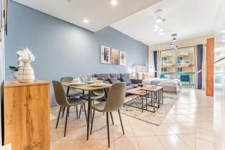 Lake-Facing Studio with Balcony, Near Meaisem Mall, The Crescent C, Dubai Production City by Deluxe Holiday Homes - 6