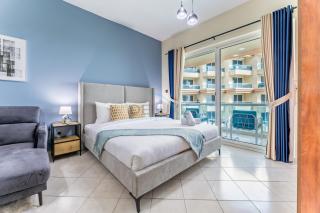 Lake-Facing Studio with Balcony, Near Meaisem Mall, The Crescent C, Dubai Production City by Deluxe Holiday Homes - 1