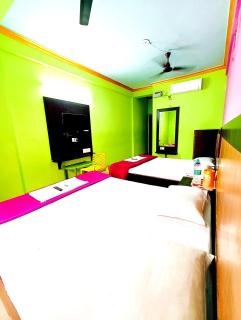 Hotel New Samrat Palace Near Marine Drive Road Spacious and Fully Air Conditioned Rooms with With Attached Balcony - Puri - 6