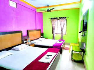 Hotel New Samrat Palace Near Marine Drive Road Spacious and Fully Air Conditioned Rooms with With Attached Balcony - Puri - 4
