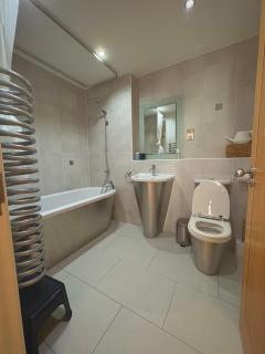 City centre-Skyline apartment-with freeparking - Cardiff - 8