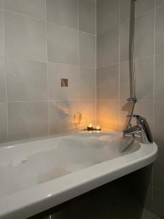City centre-Skyline apartment-with freeparking - Cardiff - 1