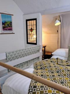 Farmhand Cottage - Narberth - 3