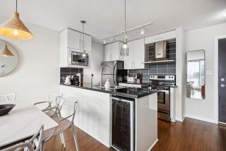 Skyline Retreat with Gym and River View near Rogers Arena - Vancouver - 9