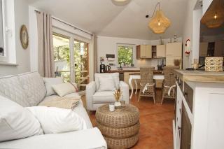 Ferienhaus Tipi 365 - strandnahes Ferienhäuschen mit Terrasse und kostenfreier Nutzung des AHOI!-Schwimmbades in Sellin - Göhren - 1