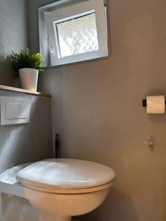 Seenahe Wohnung mit Gemeinschaftsgarten und -pool - 7
