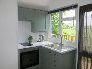 The Garret 1 Bed Apartment-Free Parking-Balcony - 8