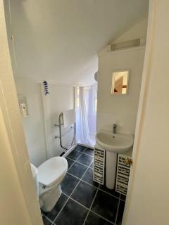The Garret Studio Apartment,Balcony views & Parking - Topsham - 2