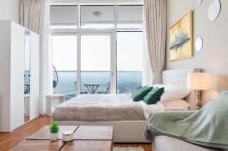 Hybrid Chic Living Luxury Comfort Productivity - 0