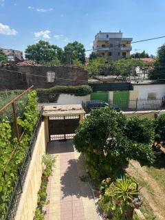 Maison - Polisi i Vogël - 1