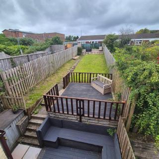 Tranquil Three-Bedroom House-large garden-wifi - Swansea - 8