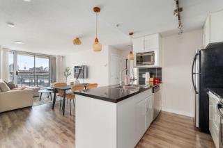 Downtown Cityview Escape with Pool and Jacuzzi near Rogers Arena - Vancouver - 0