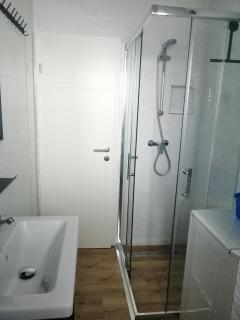 Queen Bee Apartments - 9