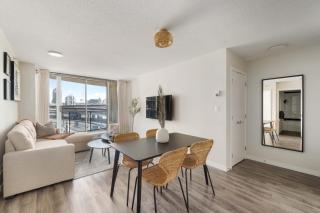 Downtown Cityview Escape with Pool and Jacuzzi near Rogers Arena - Vancouver - 4