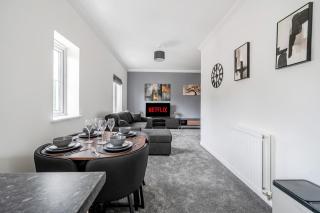 MODERN 2 BED APARTMENT LOCATED CHINEHAM BUSINESS PARK with FREE PARKING, WIFI, NETFLIX BY AI ESTATE GROUP - Basingstoke - 0