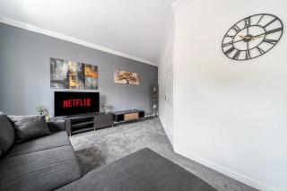 MODERN 2 BED APARTMENT LOCATED CHINEHAM BUSINESS PARK with FREE PARKING, WIFI, NETFLIX BY AI ESTATE GROUP - Basingstoke - 2