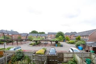 Stylish 3 or 4 Bed House and Parking - Mánchester - 9