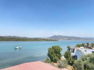 Stylish 2BR Apt Lagoon Views Beach - Bogazici - 0